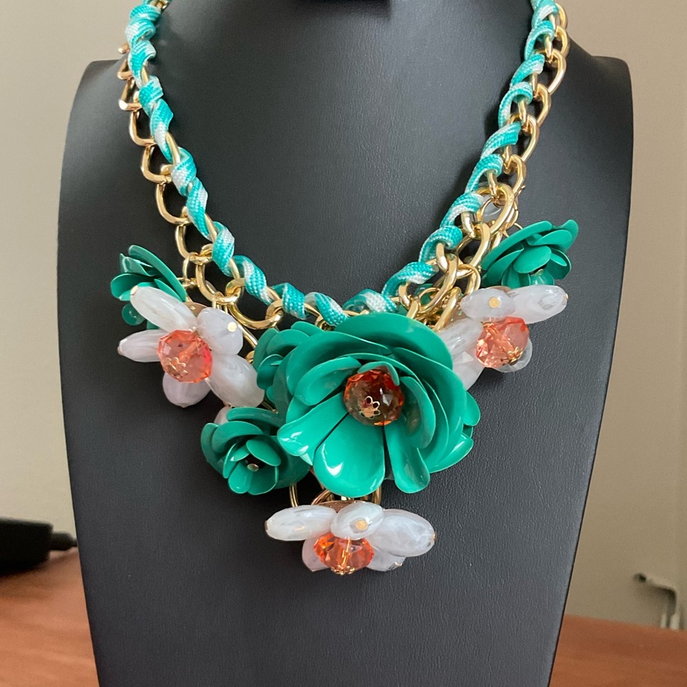 Green floral/flower statement, chunky chain necklace